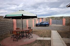 Stay.Plus Ebony Mara House