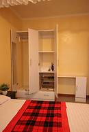 Stay.Plus Ebony Mara House