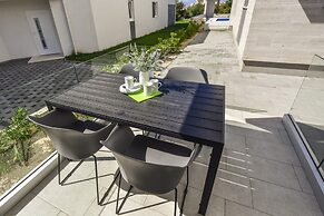 Apartments & Rooms Pool Villas Maris B