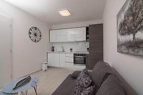 Apartments & Rooms Pool Villas Maris B