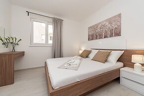 Apartments & Rooms Pool Villas Maris B