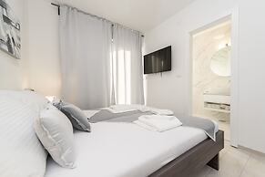 Apartments & Rooms Pool Villas Maris B