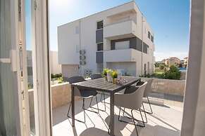 Apartments & Rooms Pool Villas Maris B