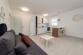 Apartments & Rooms Pool Villas Maris B