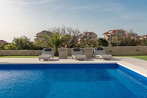 Apartments & Rooms Pool Villas Maris B