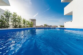 Apartments & Rooms Pool Villas Maris B