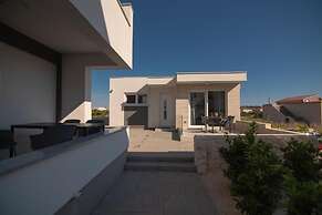 Apartments & Rooms Pool Villas Maris B