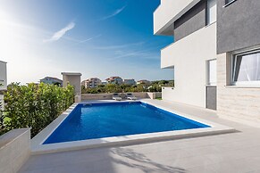 Apartments & Rooms Pool Villas Maris B
