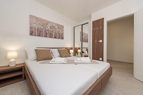 Apartments & Rooms Pool Villas Maris B