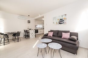 Apartments & Rooms Pool Villas Maris B