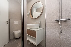 Apartments & Rooms Pool Villas Maris B