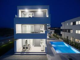Apartments & Rooms Pool Villas Maris B