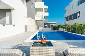 Apartments & Rooms Pool Villas Maris B