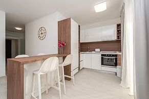 Apartments & Rooms Pool Villas Maris B