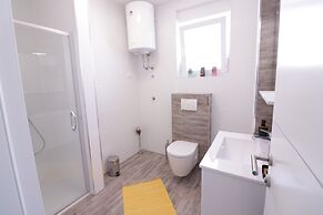 Apartments & Rooms Danivan Pool Villas B