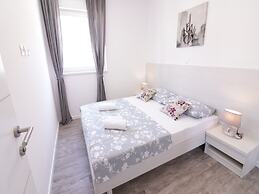 Apartments & Rooms Danivan Pool Villas B