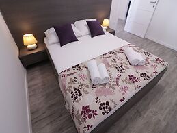 Apartments & Rooms Danivan Pool Villas B