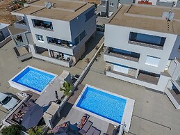 Apartments & Rooms Danivan Pool Villas B