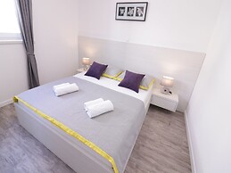 Apartments & Rooms Danivan Pool Villas B