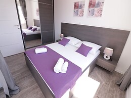 Apartments & Rooms Danivan Pool Villas B