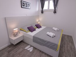 Apartments & Rooms Danivan Pool Villas B