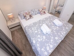 Apartments & Rooms Danivan Pool Villas B