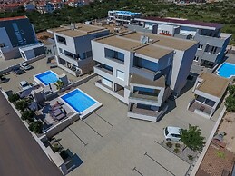 Apartments & Rooms Danivan Pool Villas B