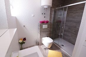 Apartments & Rooms Danivan Pool Villas B