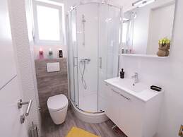 Apartments & Rooms Danivan Pool Villas B