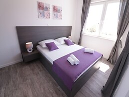 Apartments & Rooms Danivan Pool Villas B