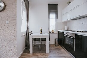 Apartments & Rooms Danivan Pool Villas B