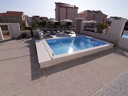 Apartments & Rooms Danivan Pool Villas B