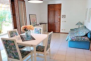 Lella Apartment Front Beach Garda Lake