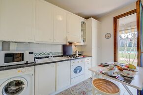 Lella Apartment Front Beach Garda Lake