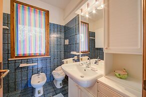 Lella Apartment Front Beach Garda Lake