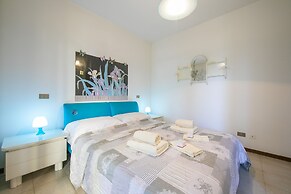 Lella Apartment Front Beach Garda Lake