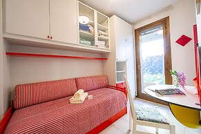 Lella Apartment Front Beach Garda Lake