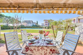 Lella Apartment Front Beach Garda Lake