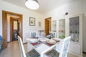 Lella Apartment Front Beach Garda Lake