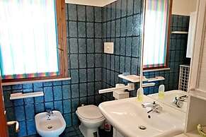 Lella Apartment Front Beach Garda Lake