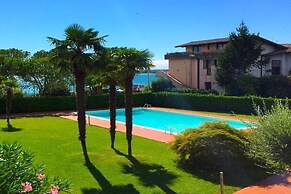 Lella Apartment Front Beach Garda Lake