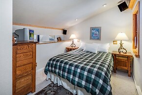 Bright and Airy Condo, Sleeps 4! - Creekside #103 by Bear Valley Vacat