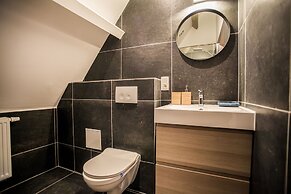 Luxury Suites Riverside Residence