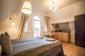 Luxury Suites Riverside Residence