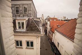 Luxury Suites Riverside Residence