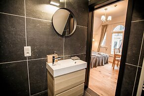 Luxury Suites Riverside Residence