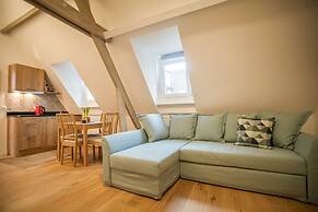 Luxury Suites Riverside Residence