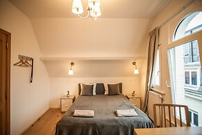 Luxury Suites Riverside Residence