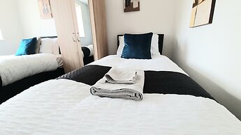 Salford Ark Comfort Stays Near Trafford Centre