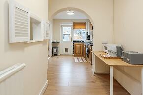 Beautiful 2-bed House in Quiet Cul-de-sac